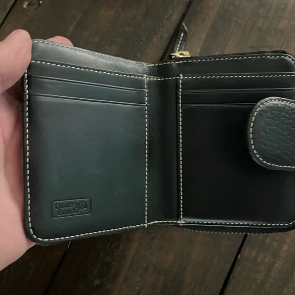 Dooney & Bourke Vintage Signature Logo Zip around wallet - Picture 5 of 16